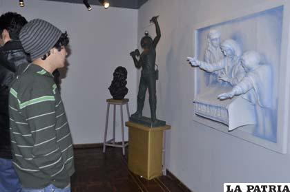 Exposición de esculturas causó expectativa en la población