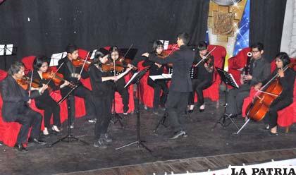 Performance de la “Orquesta de los Solistas” en el Teatro Palais Concert