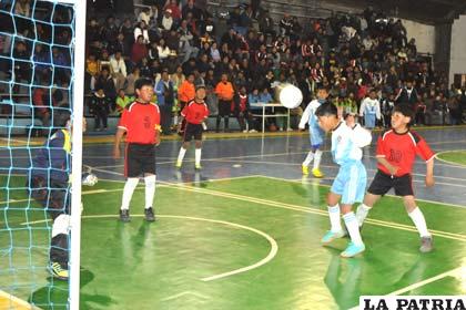 Oruro consiguió una notable victoria en el inicio del campeonato
