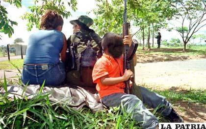Niños reclutados por grupos armados u organizaciones criminales en Colombia primero fueron víctimas de violencia intrafamiliar