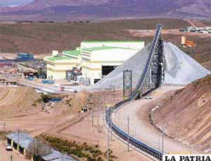 La japonesa Sumitomo administra la principal mina privada en el país, San Cristóbal en Potosí