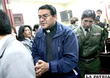 Sacerdote Elías Fernando Ganam, supuestamente implicado en el caso de la desaparición de las joyas de la Virgen de Copacabana, fue liberado
