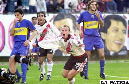 Cambiaso celebra el gol que le hizo a Boca el año 2001