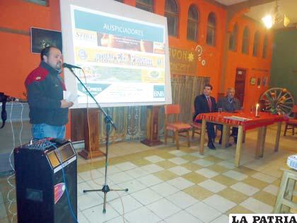 Presentación de “El Chiru Chiru” ayer por la noche en el Café Concert del Santuario de la Virgen del Socavón