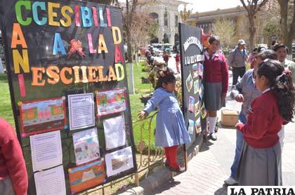 Exposición de paneles muestra realidad de estudiantes del “Carlos Beltrán Morales”