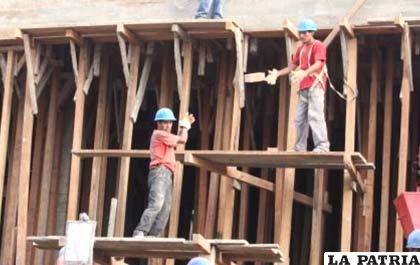 Trabajadores de construcción tienen  muy poca protección en sus fuentes laborales, y  piden se apruebe el Proyecto de Ley de Seguro