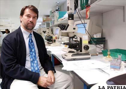 El inmunólogo español Pedro Alonso trabaja en la obtención de una vacuna contra la malaria