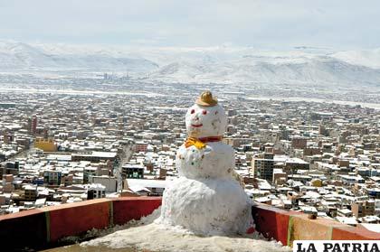 Un panorama de Oruro pintado de blanco