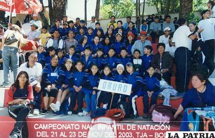 Nadadores orureños en el nacional de Tarija el 2003