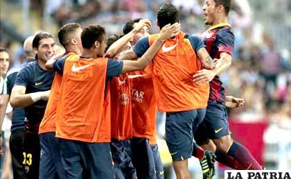 Adriano Correia celebra el gol que convirtió para Barcelona
