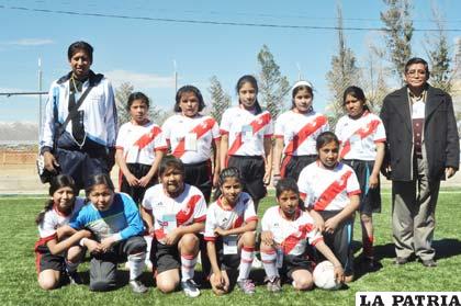 El equipo femenino de fútbol de Sierra Galvarro