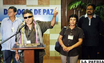 Miembros de la delegación de las FARC Seuxis Paucias Hernández Solarte, alias 