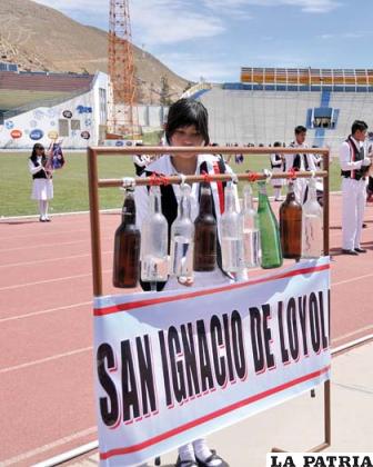 El colegio “San Ignacio de Loyola” y su singular instrumento fabricado con botellas