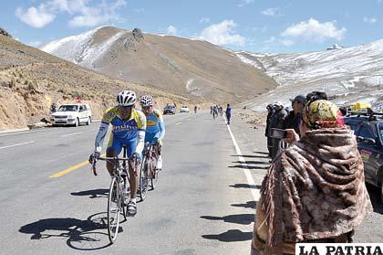 La prueba nacional de ciclismo en la ruta Oruro-Llallagua