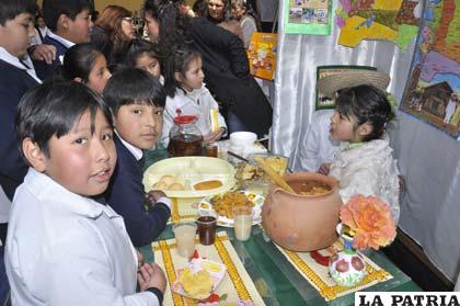 Niños del colegio Bethania en feria educativa