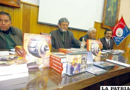 Entrega del libro “Centrales Eléctricas”