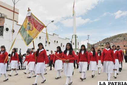 Unidades educativas se alistan para homenajear a Bolivia