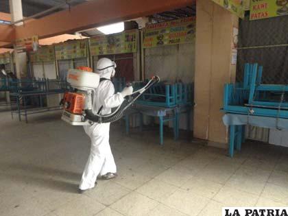 Fumigaron el mercado “Simón Bolívar” en campaña de limpieza