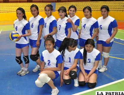 Las integrantes del equipo de María Quiroz