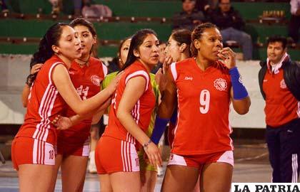 Las integrantes de Economía terminarán terceros en el torneo