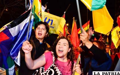 Militantes de varias organizaciones políticas en plena campaña política