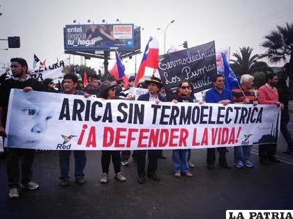 Más de tres mil personas marcharon por las calles de Arica contra construcción de central eléctrica