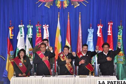 Asamblea Legislativa Departamental de Oruro rinde homenaje al país en sesión de honor