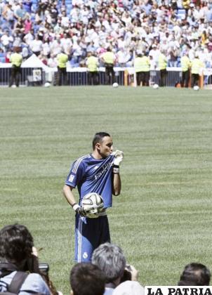 Navas también fue presentado ante la afición del Real Madrid