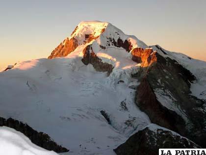 El nevado Ancohuma se encuentra ubicado en la provincia Larecaja