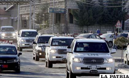 Vehículos de la ONU cruzan frontera siria con el Líbano en Masnaa para inspecciones