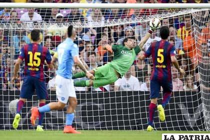 Bravo debutó en el arco de Barcelona con una derrota 