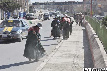 Trabajadores del municipio limpiaron calles en la zona Norte