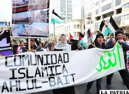 Residentes palestinos en Bolivia, activistas de derechos humanos y la sociedad civil marcharon en contra de Israel