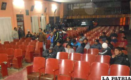 Pocos hinchas estuvieron anoche en la asamblea