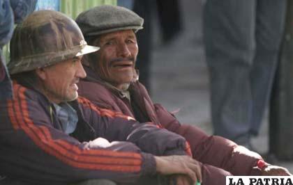 Los jubilados insisten en exigir un bono de Bs. 3.000