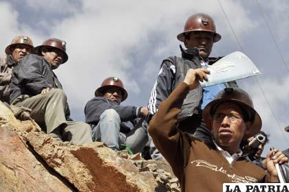 Mineros de Huanuni no permitirán descuentos en su salario