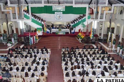 La ceremonia de homenaje que se realizó en el hall de la Gobernación