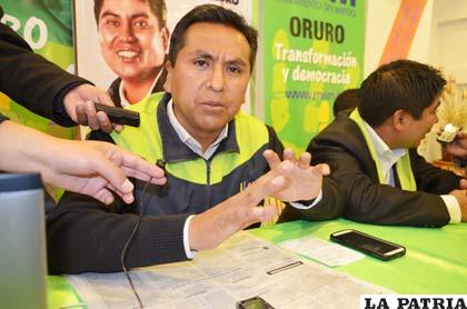 El candidato José Luis Toco durante la conferencia de prensa