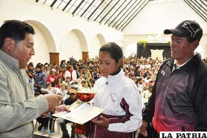 La premiación a los campeones se realizó en medio de bastante
expectativa