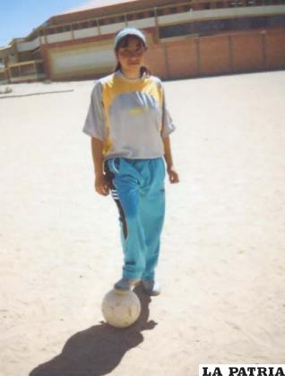 Catherine Claure, futbolista orureña