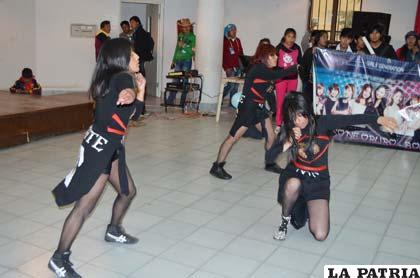 Las ganadoras del concurso de baile, “Cassiopeia”