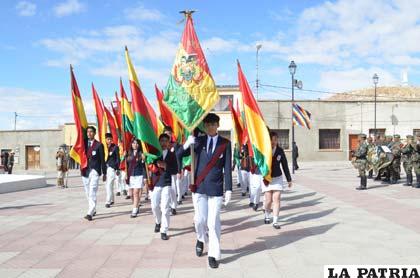 La Tricolor Nacional fue llevada con orgullo