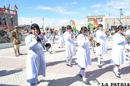 Las estudiantes de la Banda de Música del Liceo Oruro