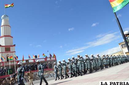 El Ejército y su tributo a la enseña Patria