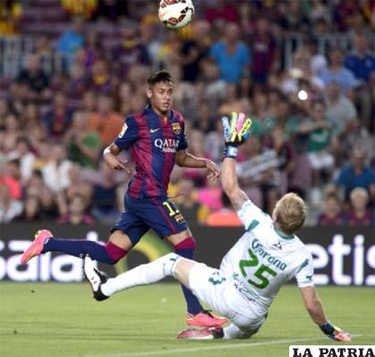 Neymar volvió después de su lesión y anotó dos goles