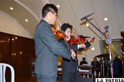 Jóvenes talentos demostraron habilidad en la ejecución de los instrumentos
