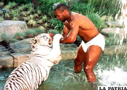 Mike Tyson y su tigre