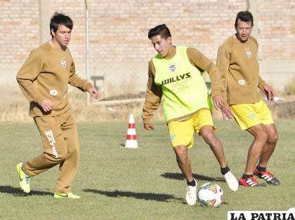 Bustamante, Juárez y Vera, jugadores de San José