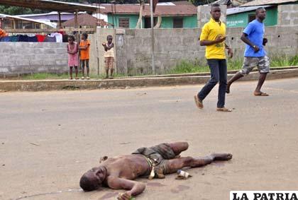 Hombre infectado con ébola muere en una calle de Monrovia, Liberia