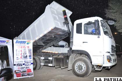 Volqueta de 16 cubos que ofrece Buggy Automotores